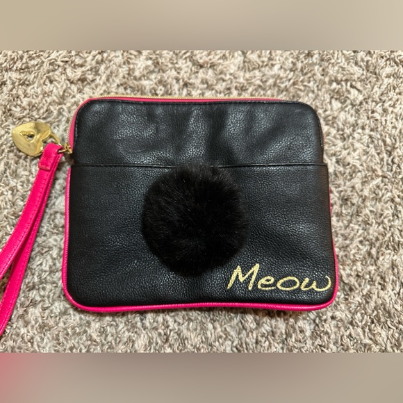 Betsey Johnson Meow Cat Wristlet - Picture 2 of 5
